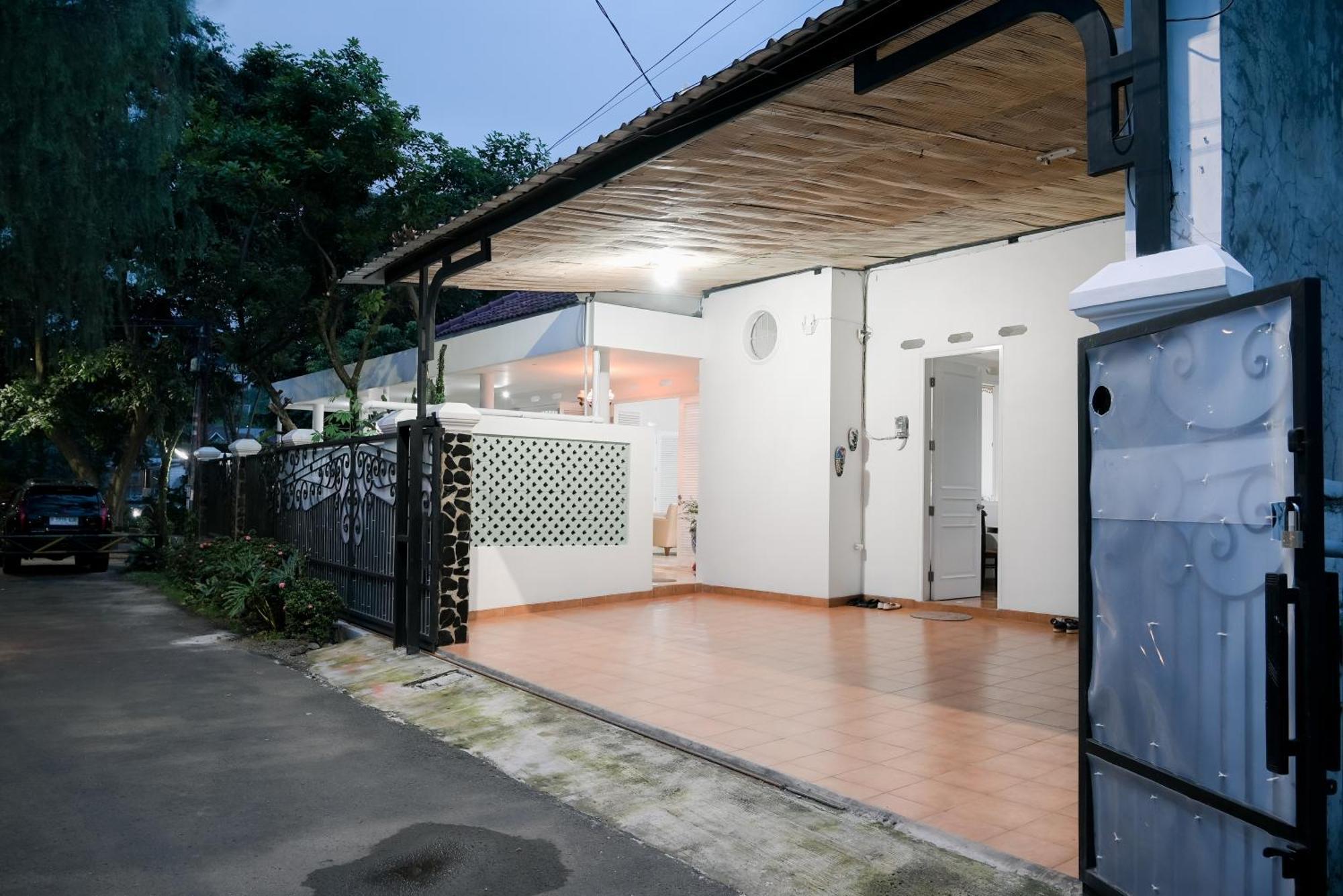 Kirana Guest House Bogor Exteriör bild