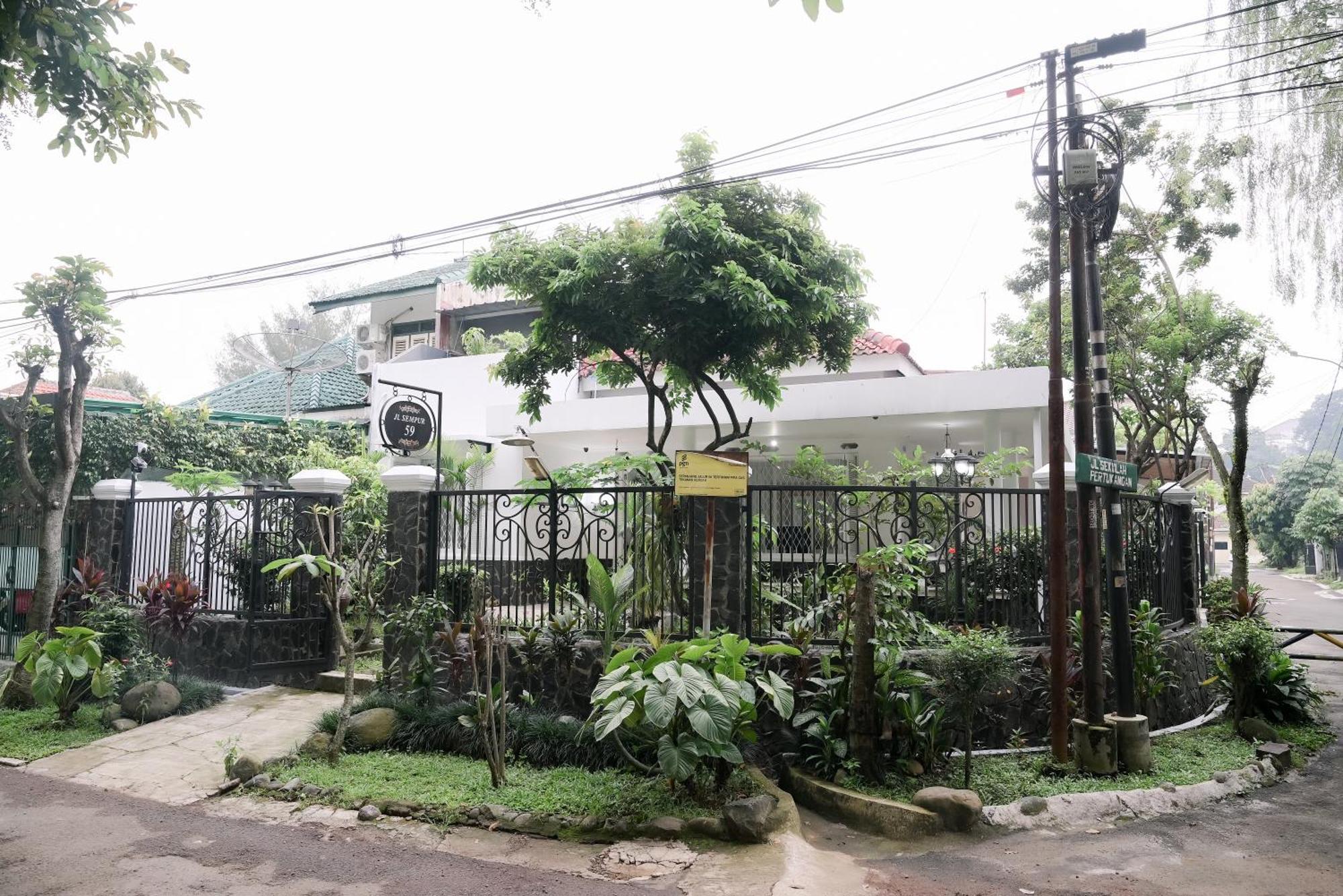 Kirana Guest House Bogor Exteriör bild