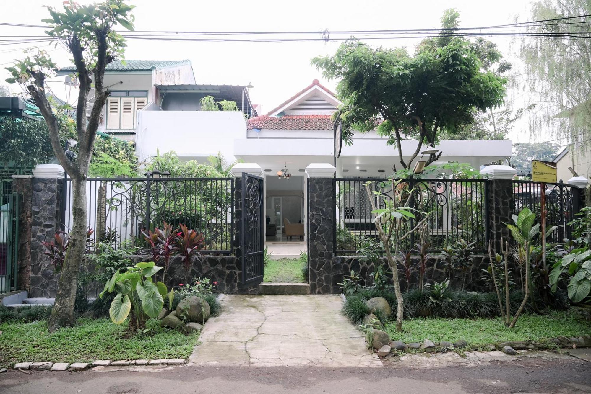 Kirana Guest House Bogor Exteriör bild