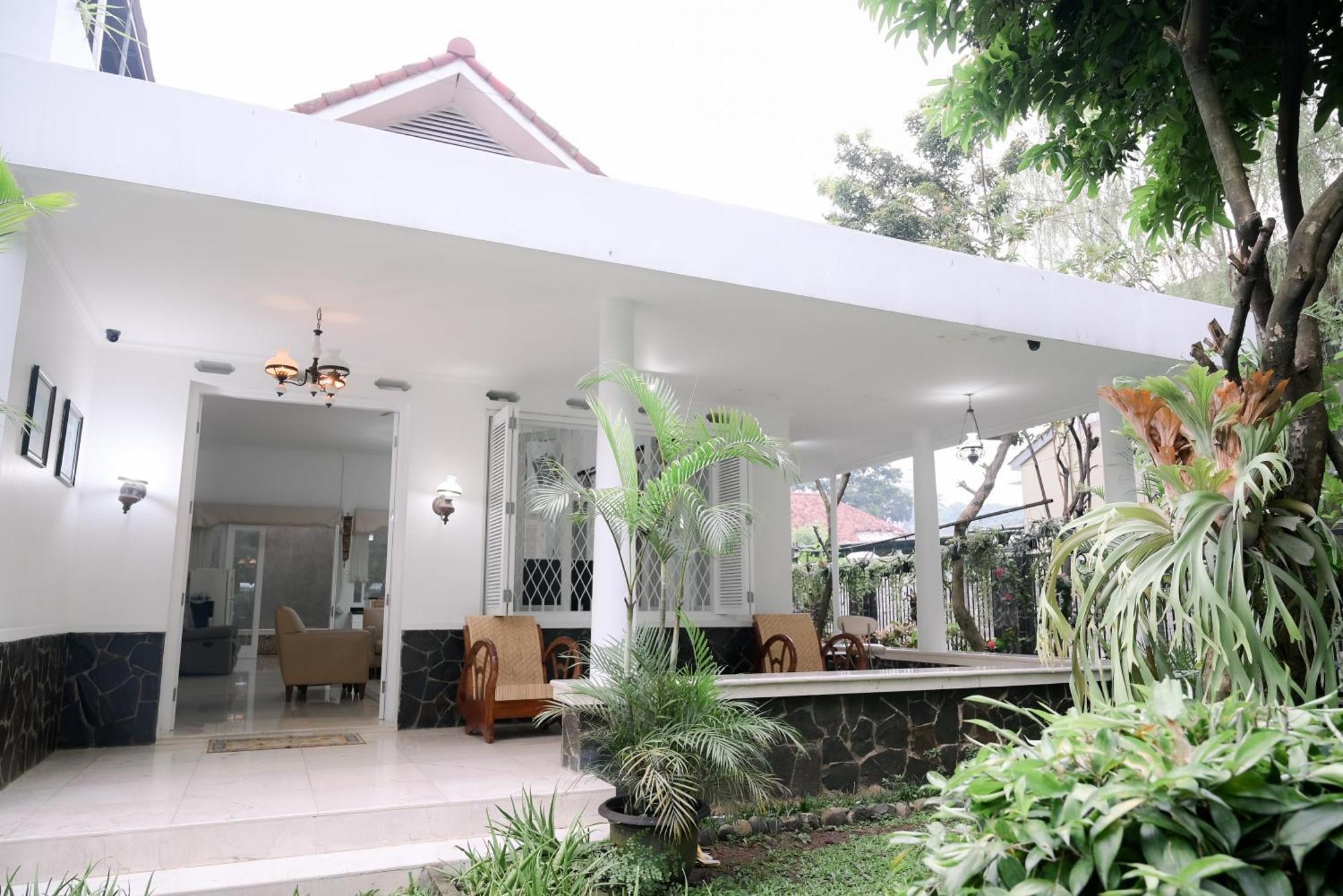 Kirana Guest House Bogor Exteriör bild